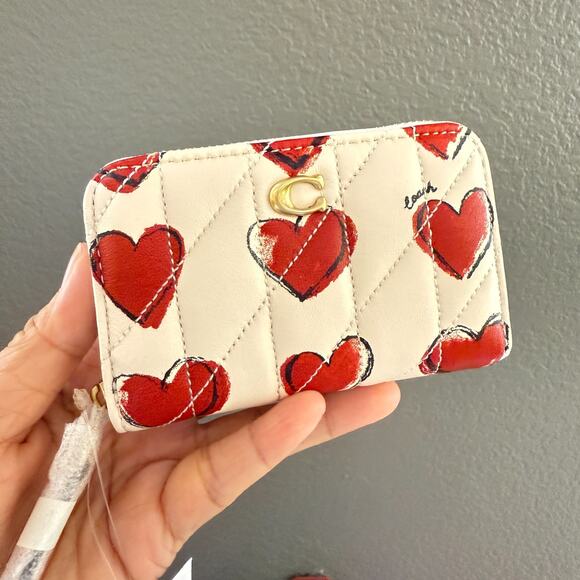 Coach CBR71 Essential Small Zip Around Card Case With Quilting And Heart Print - Picture 5 of 12